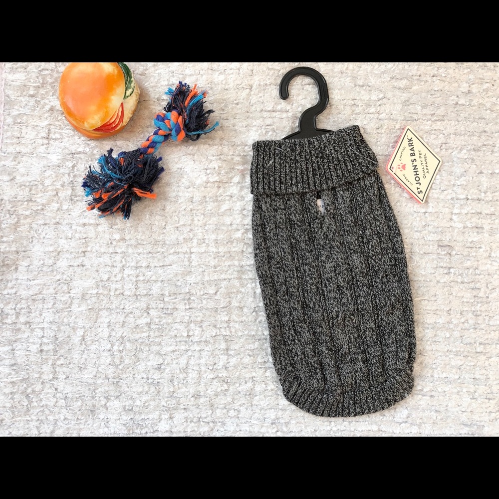 🐶New with tags ADORABLE GREY DOG SWEATER